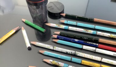 I connected pencil and pencil. We call that hating waste is “Mottainai” in Japanese. As an example, these pencils were every short before. I can’t throw away them, even if these pencils become very short. It’s “Mottainai spirit”.短くなった鉛筆を繋いで長くする道具があります。無駄を嫌うことを「もったいない」と言います。