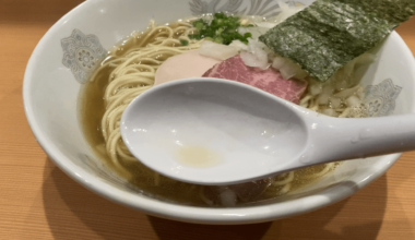 Super fragrant niboshi Ramen soup - I wish it was more popular abroad! (Chukasoba Karen, Tokyo)