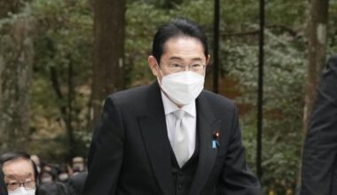 Kishida urges wage growth to revive Japan economy