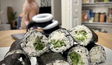 Vegan sushi (cucumber, tofutti) featuring my sphynx