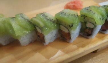 i tried kiwi salmon sushi