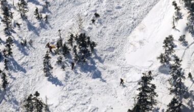 Skiers feared hit by avalanche in Nagano