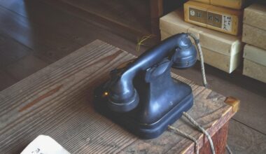 Old phone in an old building in Tatemonoen.