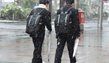 Students forbidden from wearing coats in winter due to meaningless rules at Japanese schools - The Mainichi