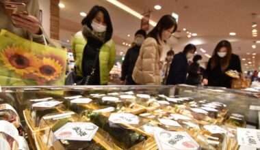 Convenience stores in Japan asked to cut mass disposal of festive sushi rolls - The Mainichi