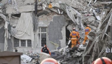 Japan, Turkey leaders discuss further quake relief