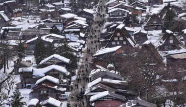 It's truly a winter wonderland. Shirakawa-go ( 01/02)