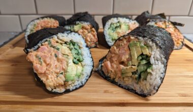 [H] First time making late nite sushi burritos: Spicy mayo tuna, cucumber, avocado, & wonton strips