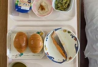 Hospital breakfast and lunch