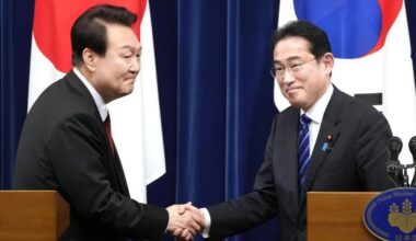 Japanese, S. Korean leaders improve ties, vow to resume mutual visits