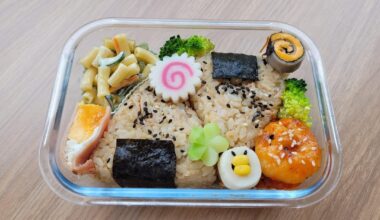 Weekly Bento #3 - Tuna mayo onigiri bento! (plus extras I made for friends)