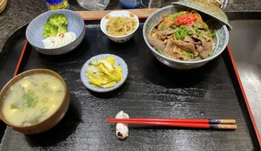 Gyudon 牛丼 for dinner at home to use up a little leftover sirloin 😄