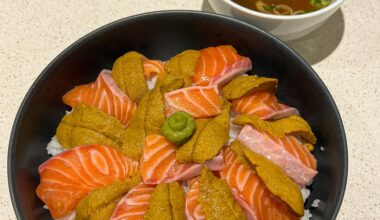 When a Seafood Retailer is Within Walking Distance: Homemade Sea Urchin Salmon Rice Bowl