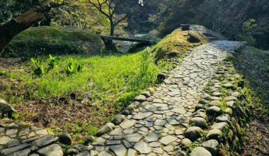 Path along the Kakusenkei gorge, Kaga-onsen 鶴仙渓の道