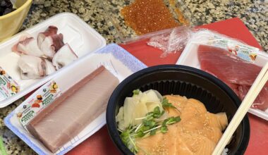 Sake don snack while I prepare a sashimi don for the family 👍