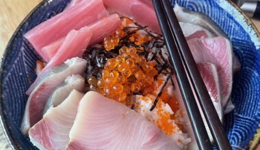 Homemade chirashi bowl I made for lunch with hamachi, kihada(I think?), ikura, and masago