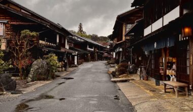 Walking along the Nakasendo between Tsumago-juku and Magome-juku