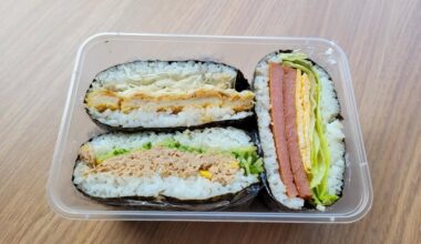 Weekly Bento #8 - Onigirazu sandwiches!