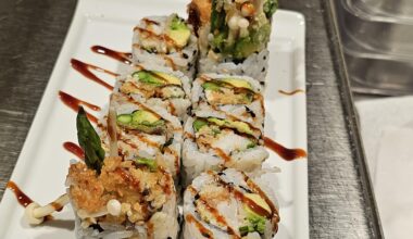 Soft-shell crab roll