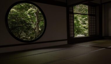 Colors of the different seasons in Japan through the windows of a temple ! Insta : axou_in_japan