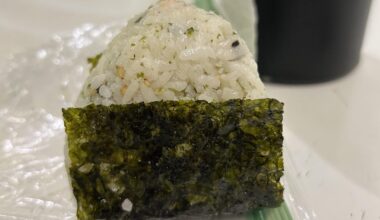 I love onigiri so much, and it’s so easy and fun to make! 🍙