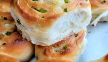 I made scallion milk bread rolls today!