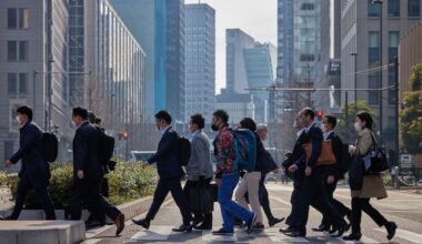 Japan Real Wages Drop for 12th Straight Month, as BOJ, Kishida Scrutinize Pay