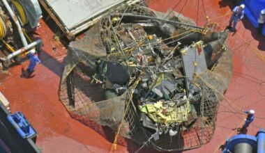 Part of SDF helicopter wreckage recovered from seabed