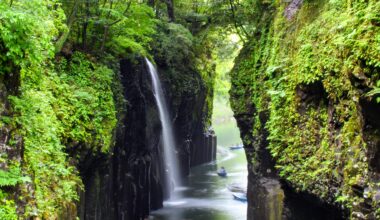 Takachiho Gorge, with a five-hour waiting time for the boats during Golden Week, four years ago today (Miyazaki-ken)