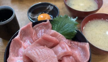 Otoro Don and nigiri set for breakfast in Osaka