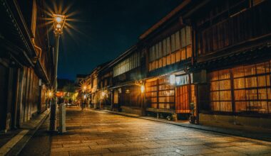 [OC] Higashi Chaya Geisha district in Kanazawa at night