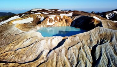 Mount Kusatsu-Shirane/Yugama crater (草津白根山/湯釜), Gunma [OC]