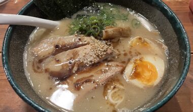 Burnt garlic oil ramen from Kurume Ramen Tetsugama in Yokosuka