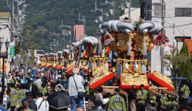 TAIKODAI FLOATS LINED UP