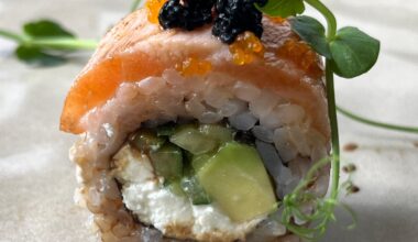 Grill salmon roll with caviar❤️