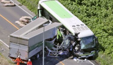 5 dead after bus collides with truck in Hokkaido