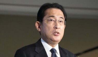 Kishida's support rate dives to 40.8% amid ID card fiasco