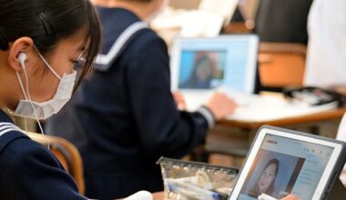 Tokyo begins online English lessons at public high schools