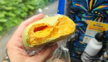 Special Melon Bread (cream-filled)