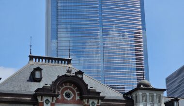 A clear, breezy day on the Tokyo Station promenade