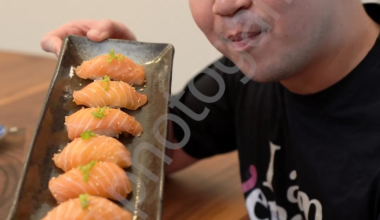 Salmon nigiri at home