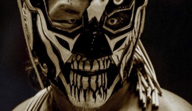 From our article on El Desperado: "The bad-boy tactics of [El] Desperado are those of a villain you love to hate, but he’s not a villain by any means, just a man willing to do anything to stay with his sword in hand. The crowd is always in El Desperado’s corner, because they see him as a hero."