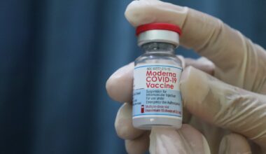 Moderna Raises its Covid Vaccine Sales Forecast due to Contracts in Japan and the US