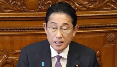 Gov't floats 40,000 yen income tax cut a year to ease inflation pain