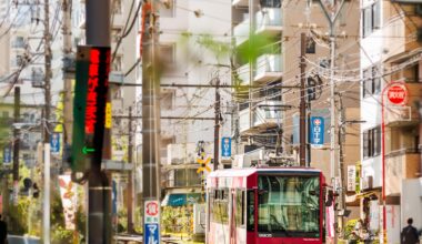 I took this photo today of a tram on the Toden-Arakawa Line pulling in to Otsukaekimae Station.