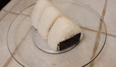 2nd attempt on onigiri, this time with umeboshi and some actual molds!