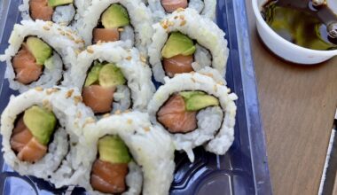 Salmon avocado roll