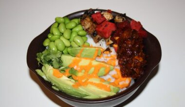 Sushi bowl with salmon, tofu, edamame and avocado