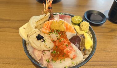 I love sushi, sharing my joy with you. Chirashi I had.