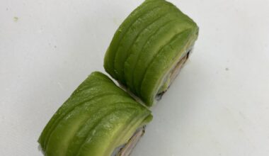 thank you for the advice on one of my previous posts 😭 i would say this attempt at an avocado topped roll is much much cleaner